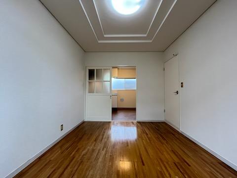 エステート山崎 洋室