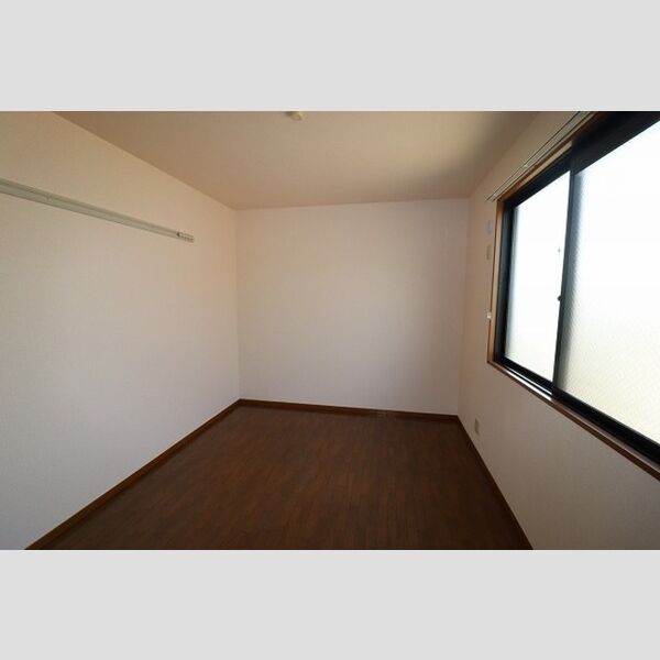 クレスト・エイト102号室 洋室