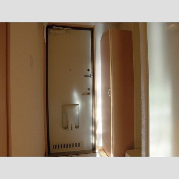 ラ・オート・リズィール ■玄関と下駄箱です■