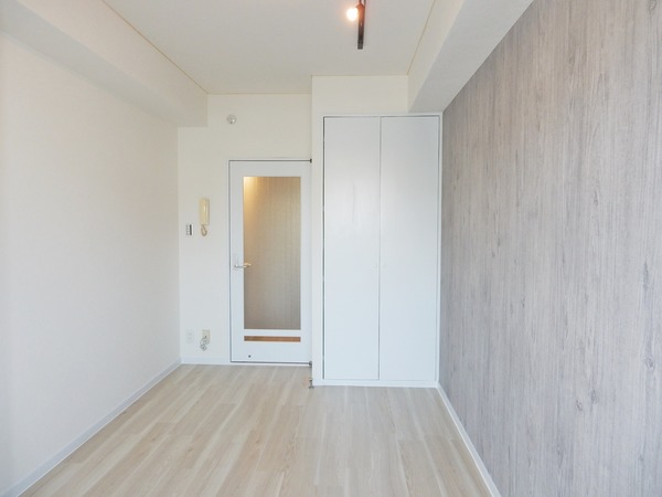 キャトルセゾン清新111号室 リビング