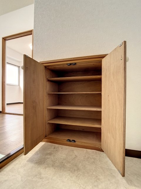 小林ビル3階 靴入