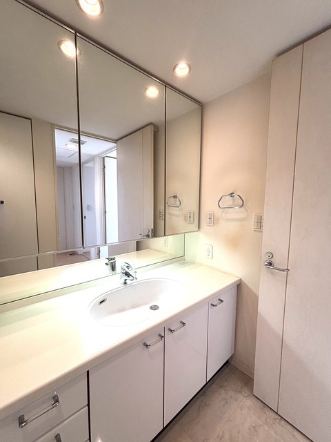 Ｗ　Ｃｏｍｆｏｒｔ　Ｔｏｗｅｒｓ　ＷＥＳＴ 2025年11月撮影