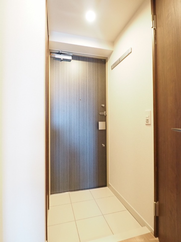 ドゥーエ梅屋敷3階 玄関