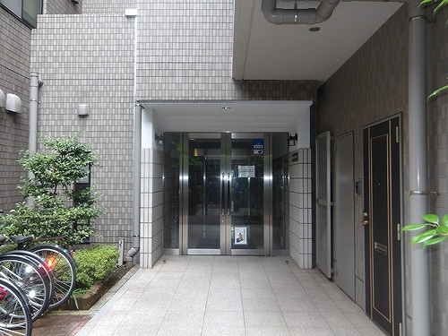 リヴィエルバーグ西大島3階 エントランス外観　※2025年6月撮影