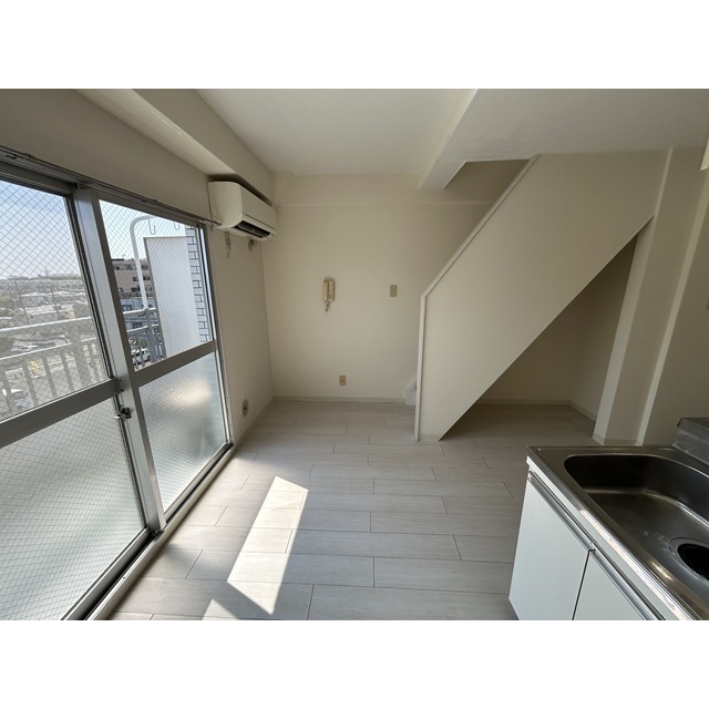 第5新井ビル リビング