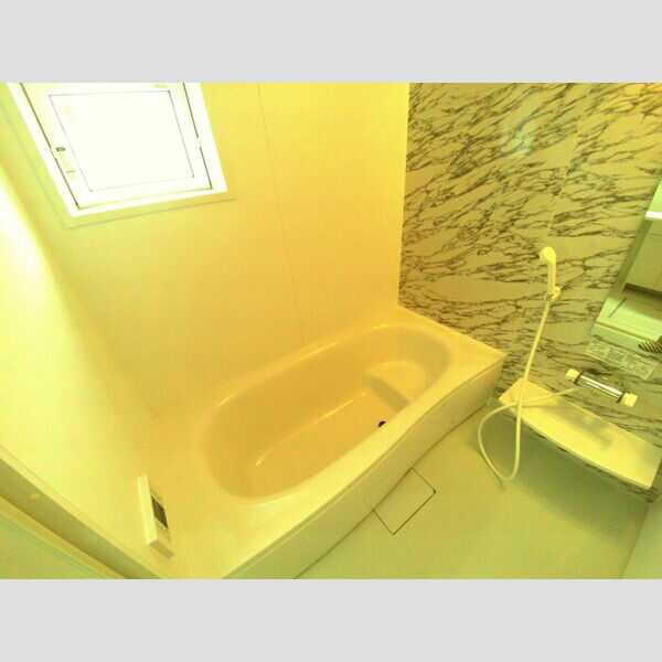 アムール 小窓付の一坪風呂