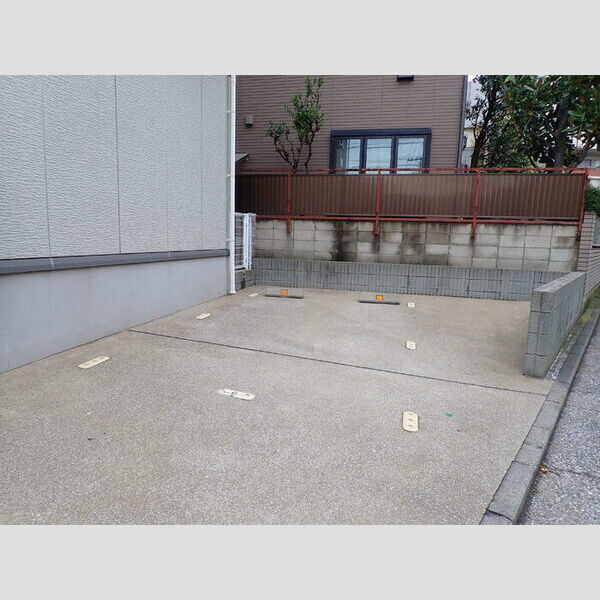 アヴェニール三渓園106号室 駐車場1台付き
