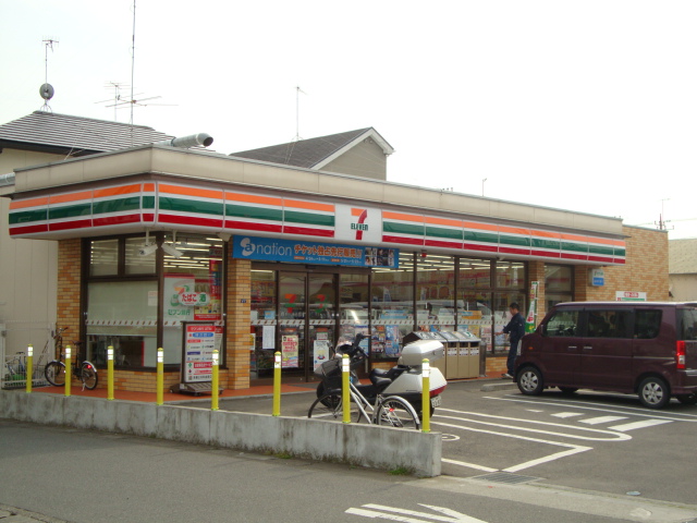 ラ・メルヴェール セブンイレブン（コンビニ）まで860ｍ