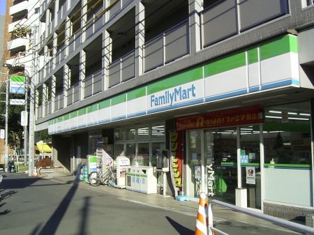クレア上落合 ファミリーマート新宿上落合店まで227ｍ