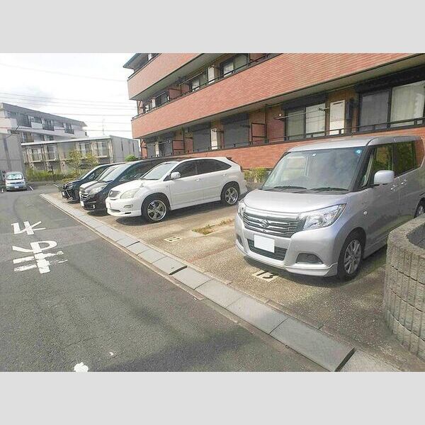 グランデール 駐車場