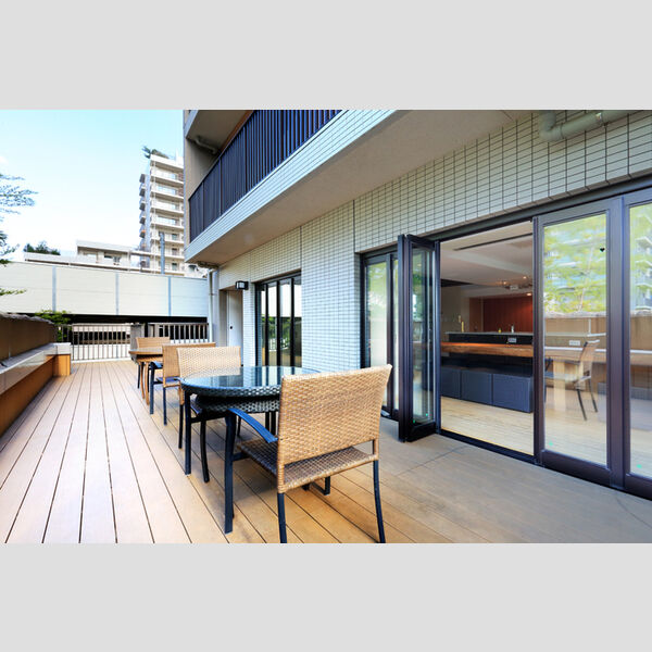 ロイヤルパークス西新井1025号室 2階ラウンジ バルコニー