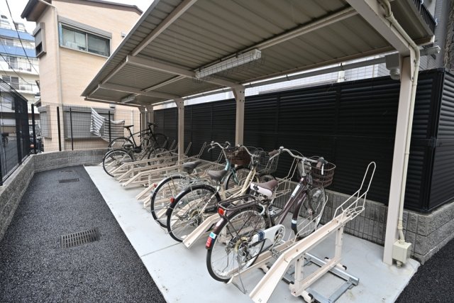 アトラス西早稲田3階 駐輪場