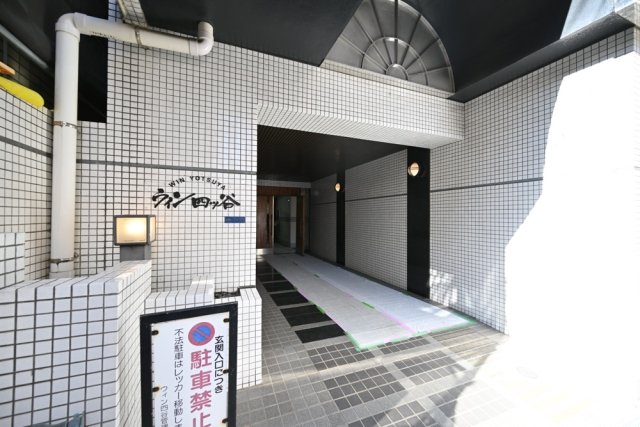 ウイン四ツ谷7階 エントランス