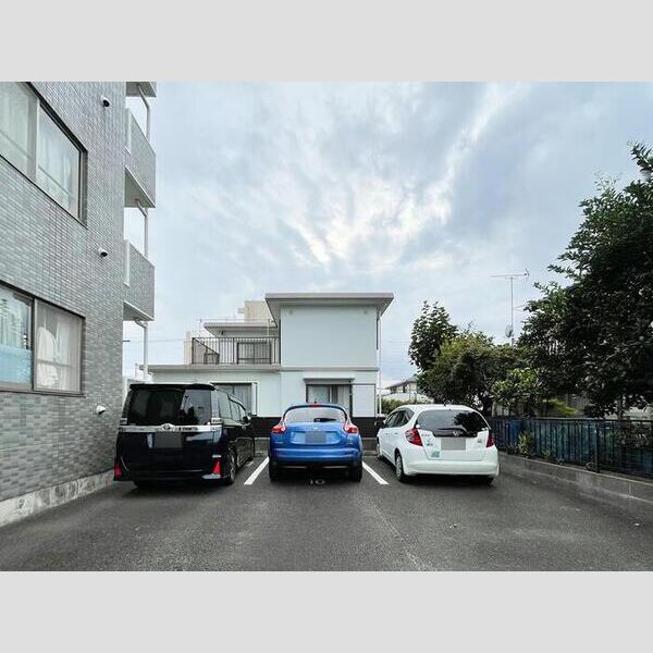 サンウィングW 駐車場