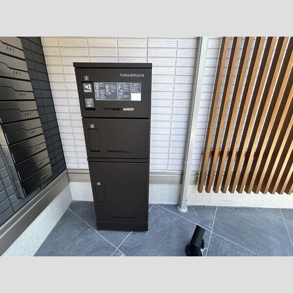 プラージュ津田沼101号室 宅配ボックス