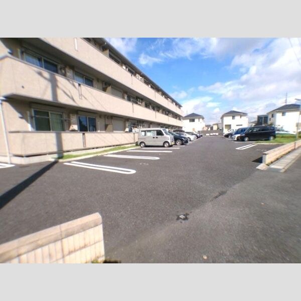 レイクガーデン 駐車場