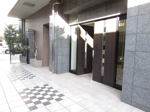 スタジオスクエア住吉 エントランス外観　※前回募集時2021年11月撮影