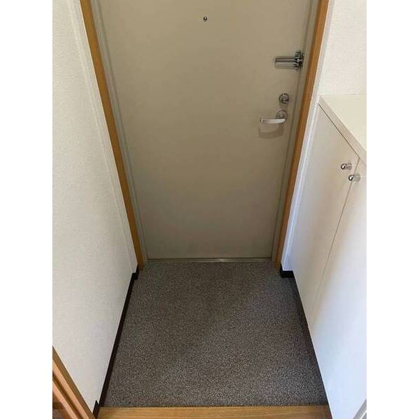 サル・ドュ・セジュール 玄関