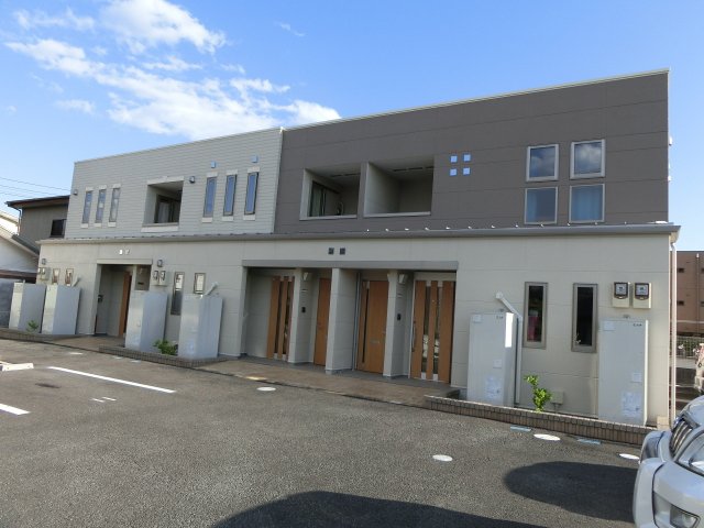 プティ・モンド 外観写真（昼）