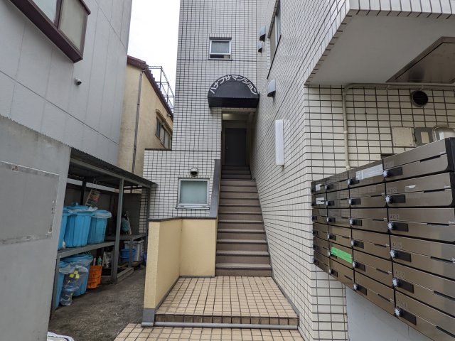 ハナブサマンション401号室 エントランス