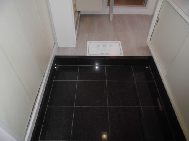 ローズマンション(A-001)2階 玄関