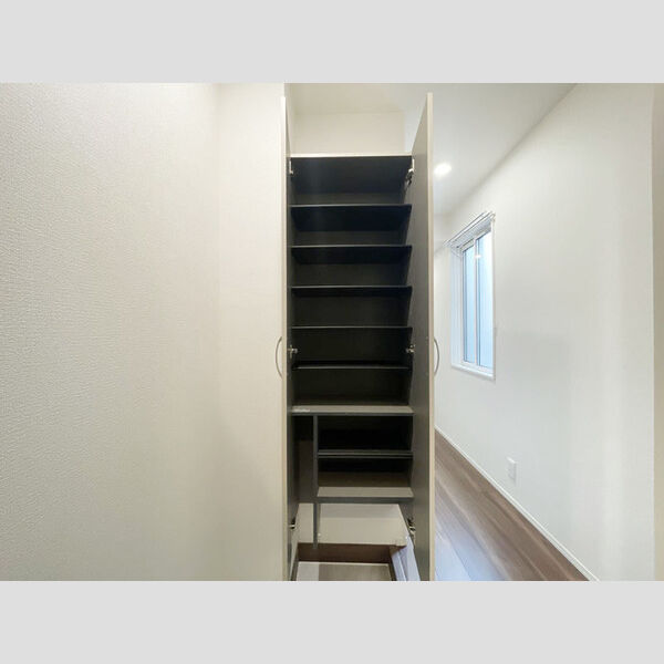 D-ROOM八幡町105号室 玄関