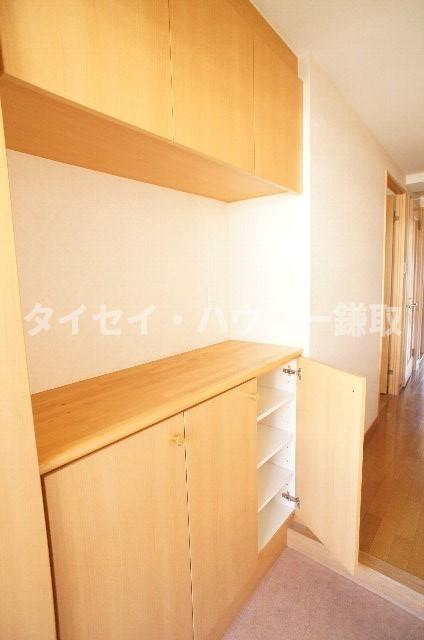 グランコート蘇我0205号室 上下でたっぷり収納できます。