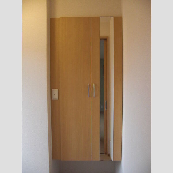 クローバーハイツ 102号室　玄関収納