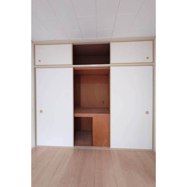 メゾンリヴィエール301号室 奥右洋室