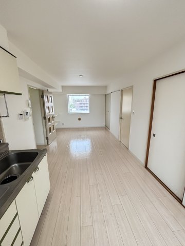 ＴＯＭＩＫＵＲＡ－Ⅲ0101号室 リビング