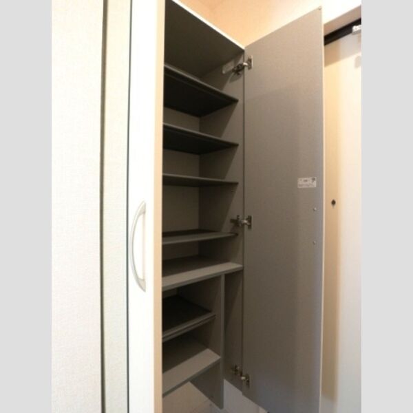 ボナール酒井根　Ⅰ号棟105号室 シューズボックス