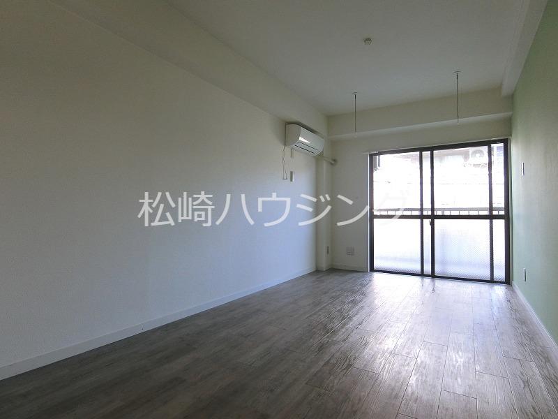 シャイニング小島 リビング