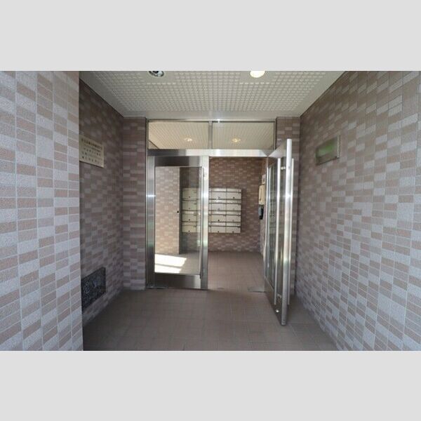 パインツリーコート エントランス