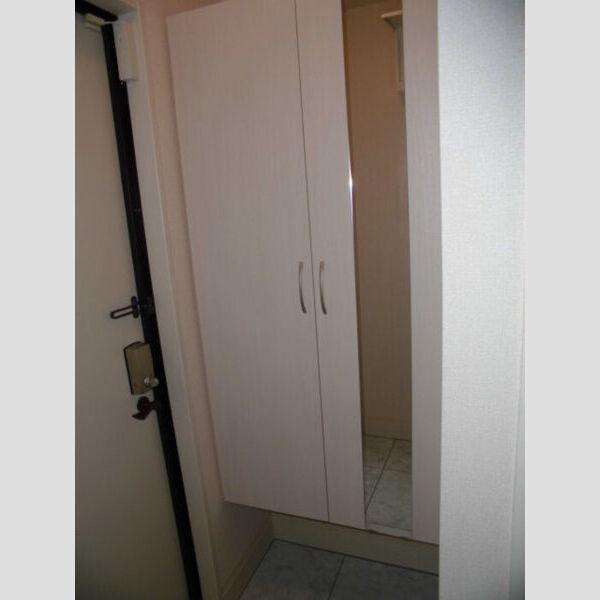 プレジール 101　玄関収納