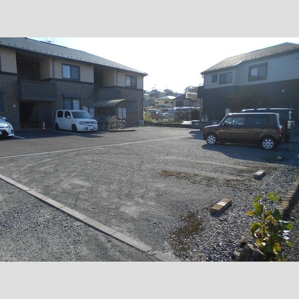 ウィスタリア　B 駐車場