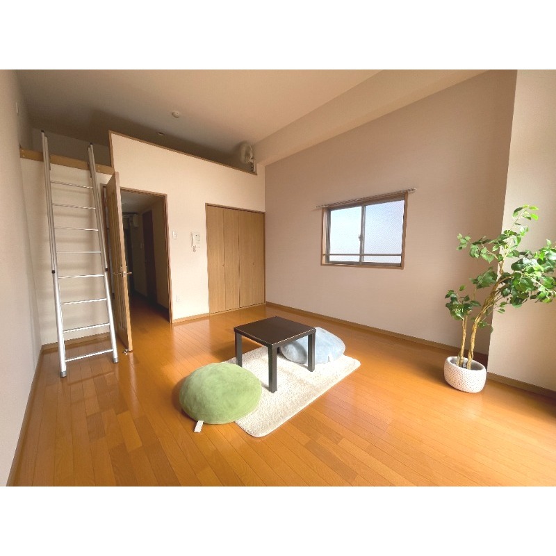 エピナール 内観