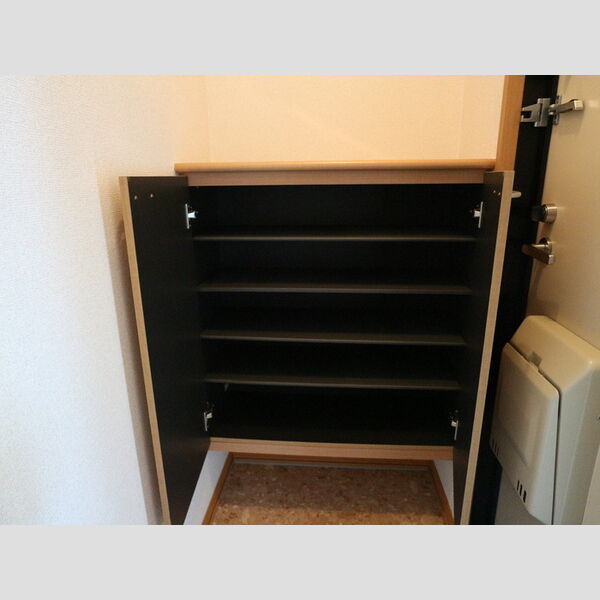 コウジィーコート101号室 玄関収納