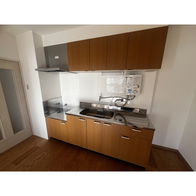 三鷹台ハウス201号室 2口ガスコンロ対応のキッチン