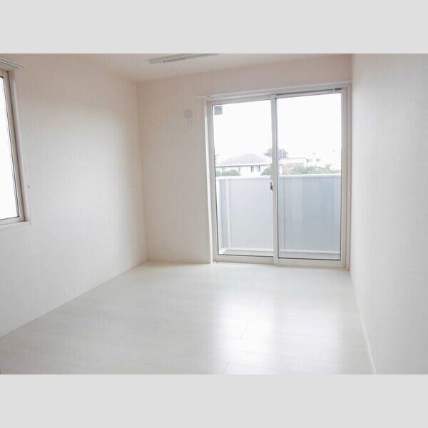 テラスハウス101号室 室内物干し付きの東側洋室♪