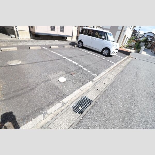 NJ・Court202号室 駐車場