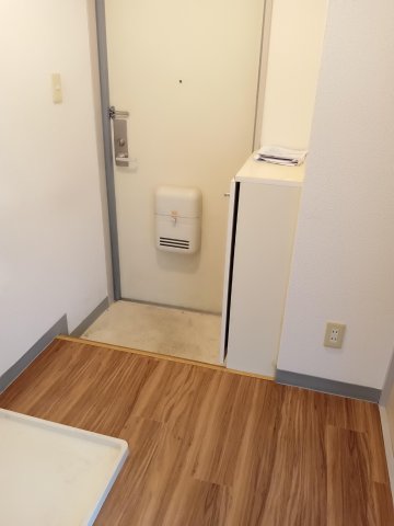 マリオ能見台203号室 玄関