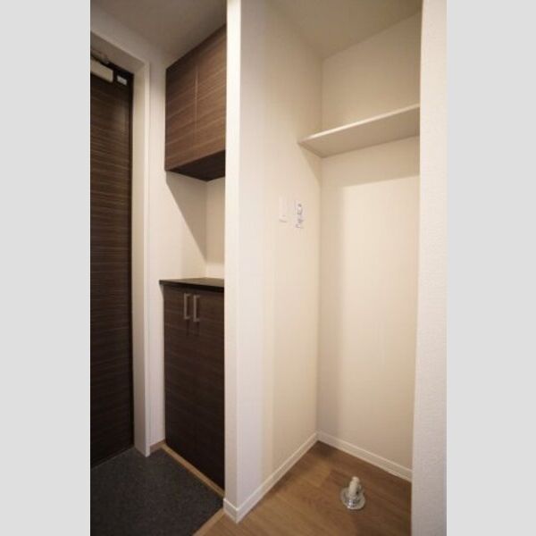 Bequem3201号室 室内洗濯機置場♪上部に収納棚有り