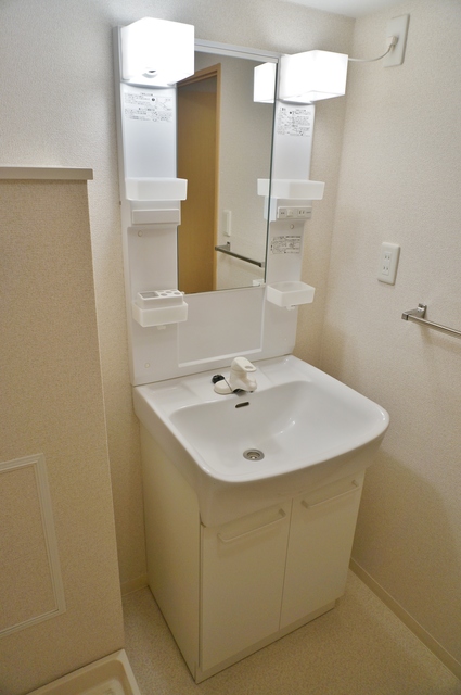 フェヴリエ白百合0105号室 ※別号室の参考写真です(現況優先・仕様違いの場合あり)