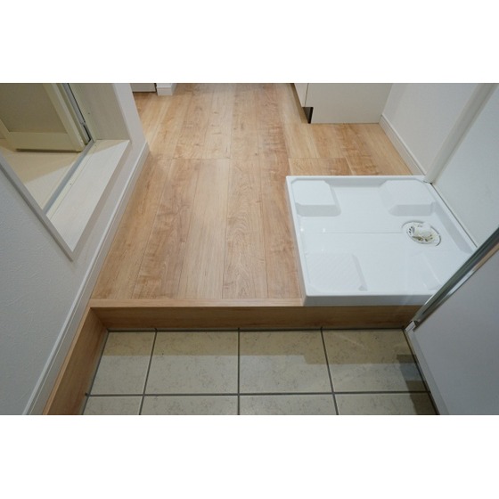 グランドール足立0102号室 玄関