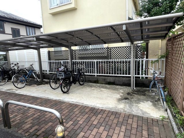 善福寺ガーデンハウス 屋根付き自転車置き場　３台まで可
