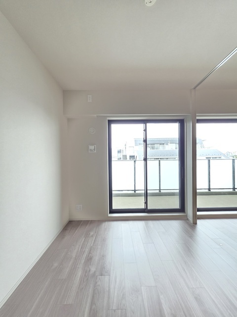 ザ・パークハウス鷺沼 洋室5帖　2025年10月撮影