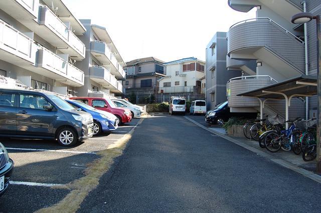 ロイヤル二俣川Ｃ棟1階 駐車場