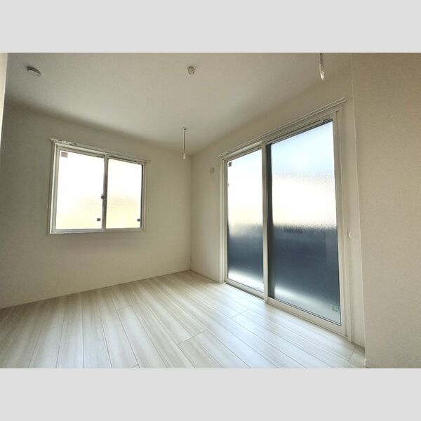 ロイヤルハイツ101号室 洋室