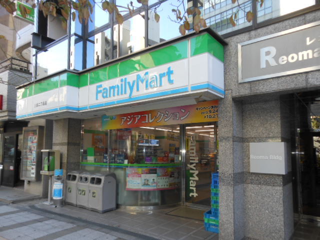グランド・ガーラ三田9階 ファミリーマート
