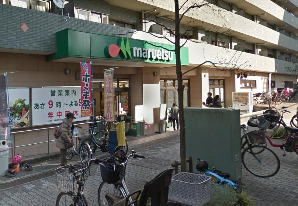 ストレリチア．M203号室 【スーパー】マルエツ 中川駅前店まで700ｍ